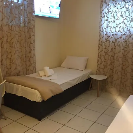 Zeus Lägenhetshotell Potos