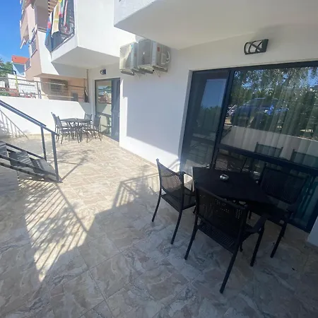 Zeus Lägenhetshotell Potos