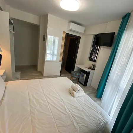 Zeus Lägenhetshotell 3*