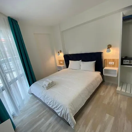 Aparthotel Zeus Potos