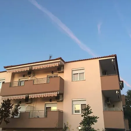 Zeus Aparthotel *